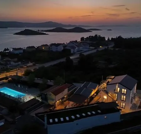 Kamp Mobile Homes Sara - , Adriatic , Dalmatia *