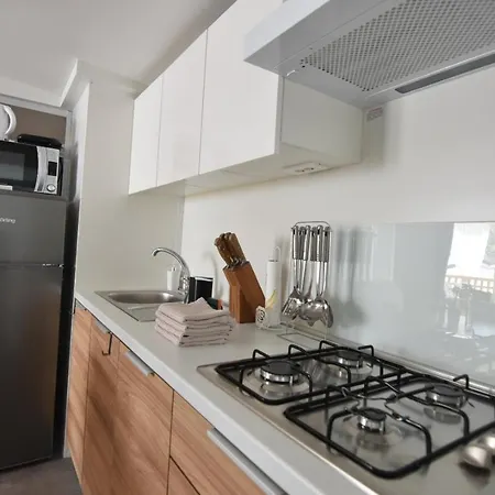 Mobile Homes Sara - Camping Turanj , Adriatic , Dalmatia مكان تخييم *