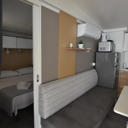 مكان تخييم Mobile Homes Sara - Camping Turanj , Adriatic , Dalmatia *