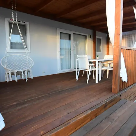 Mobile Homes Sara - Camping Turanj , Adriatic , Dalmatia مكان تخييم *